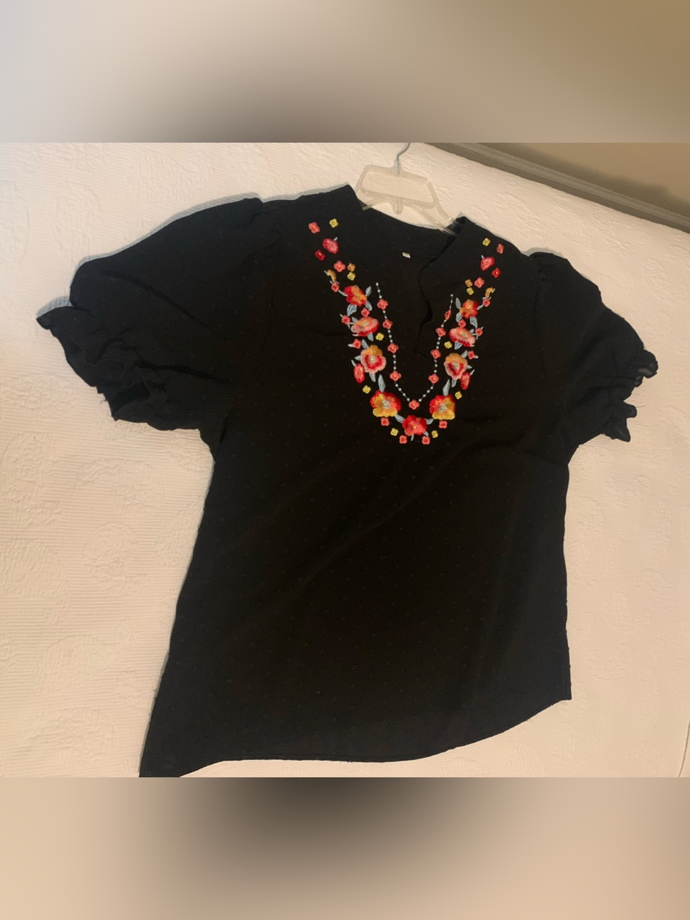 Dotted Swiss embroidered embellishments along neckline 2XL